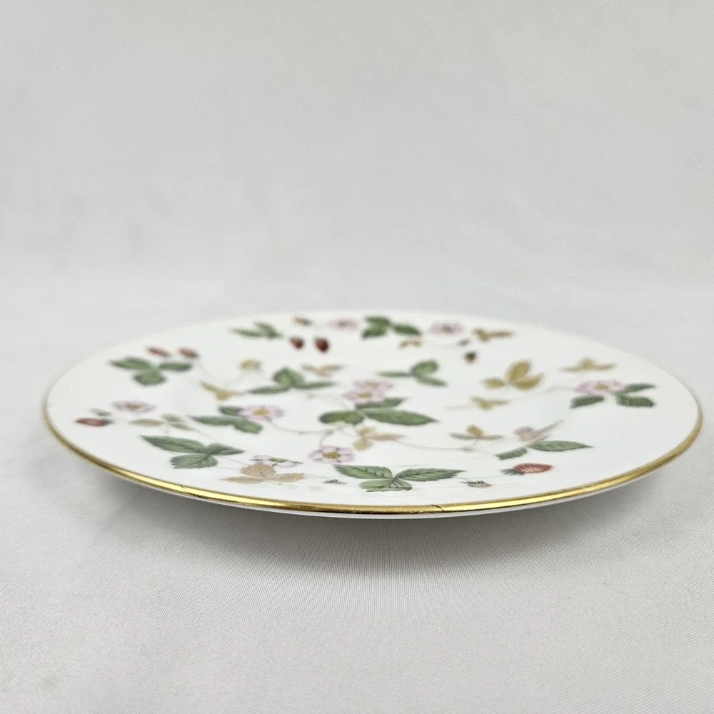 Wedgwood Wild Strawberry Bread Butter Plate Gold Trim 6